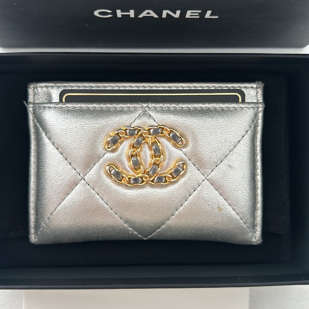 Silver Interlocking Chanel 19 Card Holder